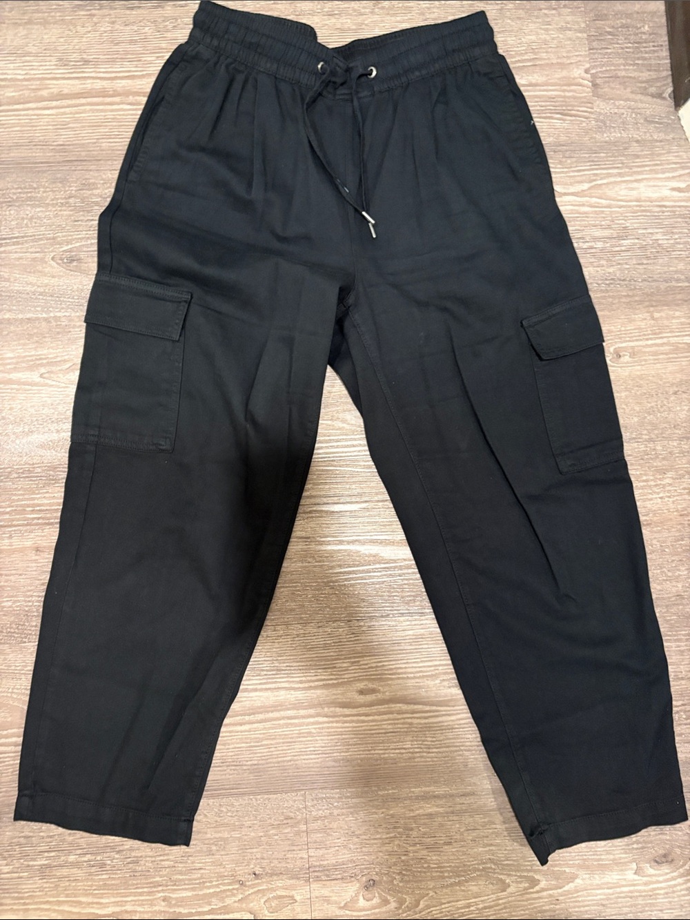 GAP Women’s Black Straight-Leg Cargo Pants with Drawstring Waist